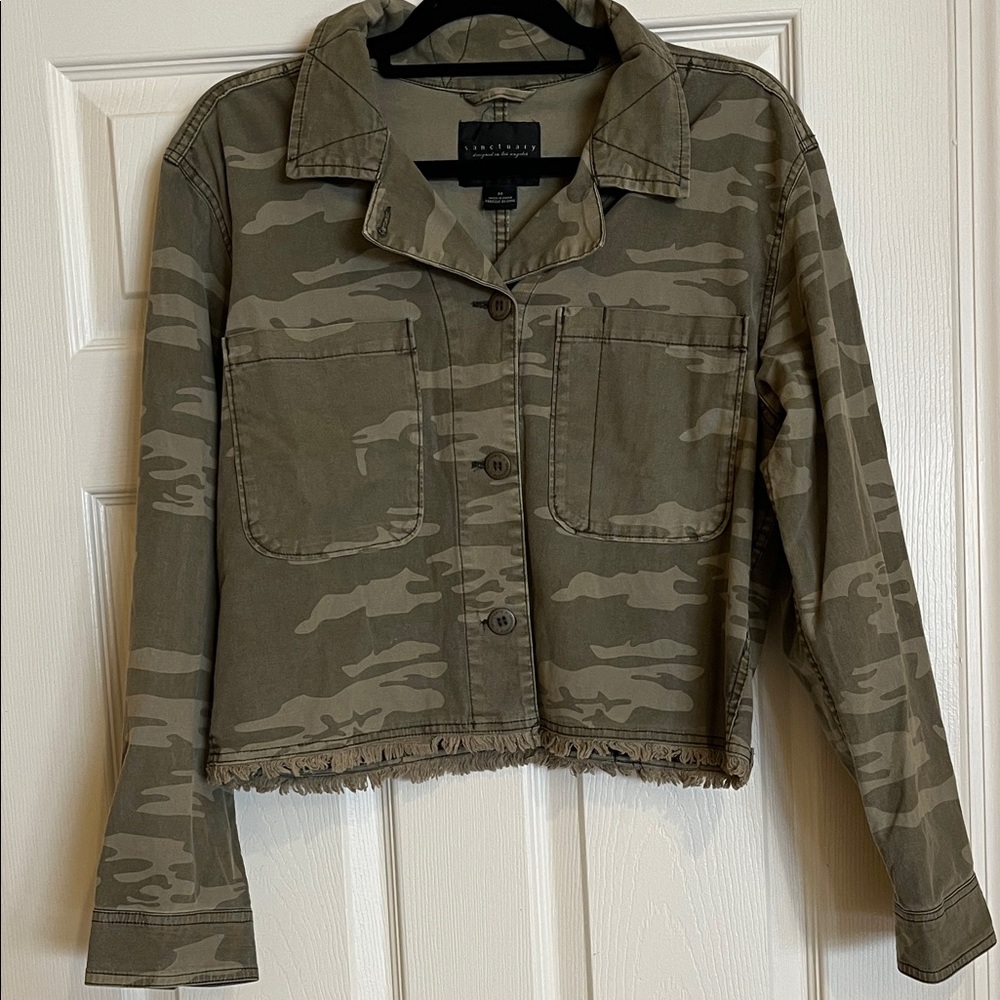 Sanctuary Camo Cropped Utility Jacket - Women size M. New without tags.
